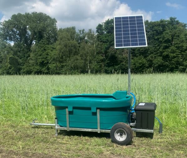 Solar weidedrinkbak 1000 liter bronpomp wagen 3