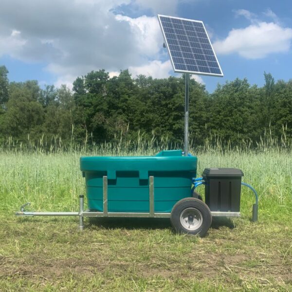 Solar weidedrinkbak 600 ltr. bronpomp wagen 1